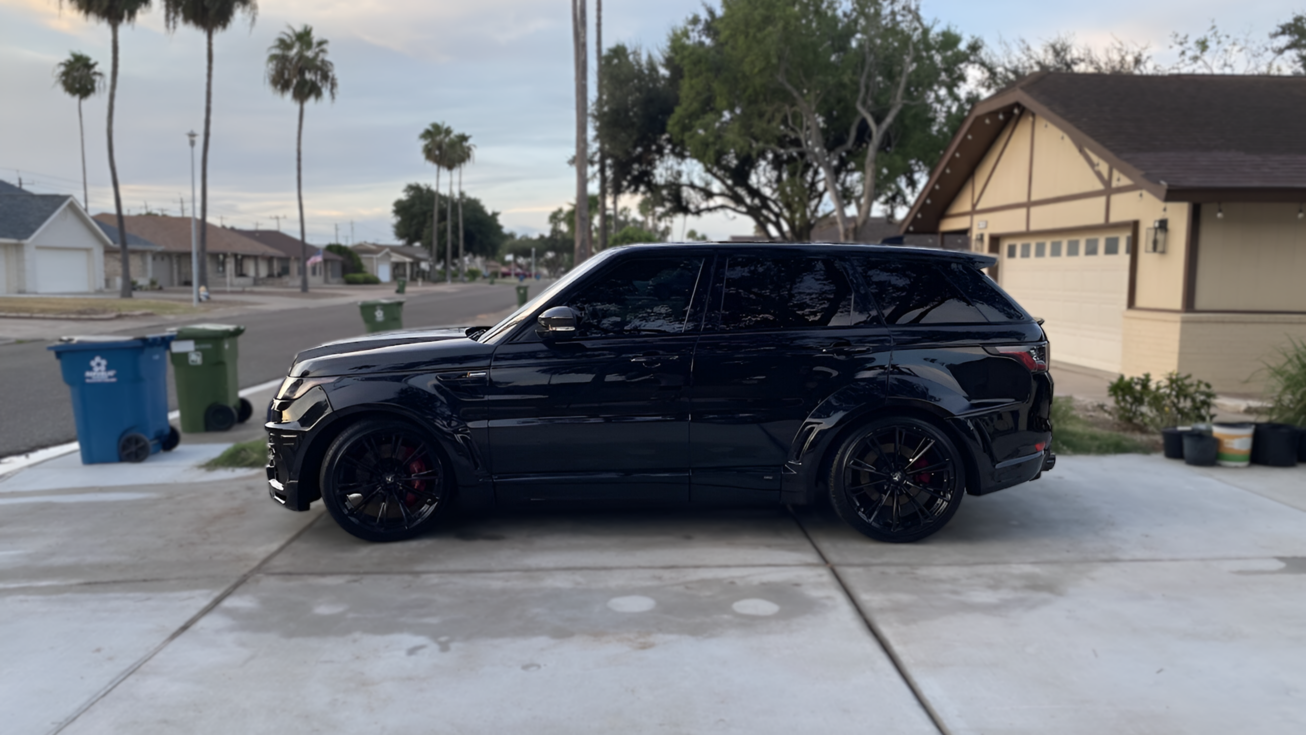 Range Rover with luxury car wash service in the RGV.